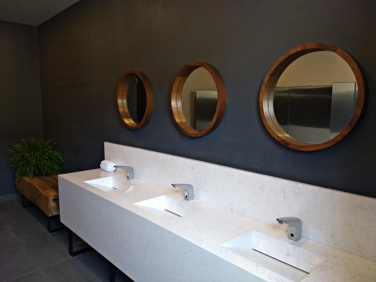 Bedford Hotel Jurica Екстер'єр фото
